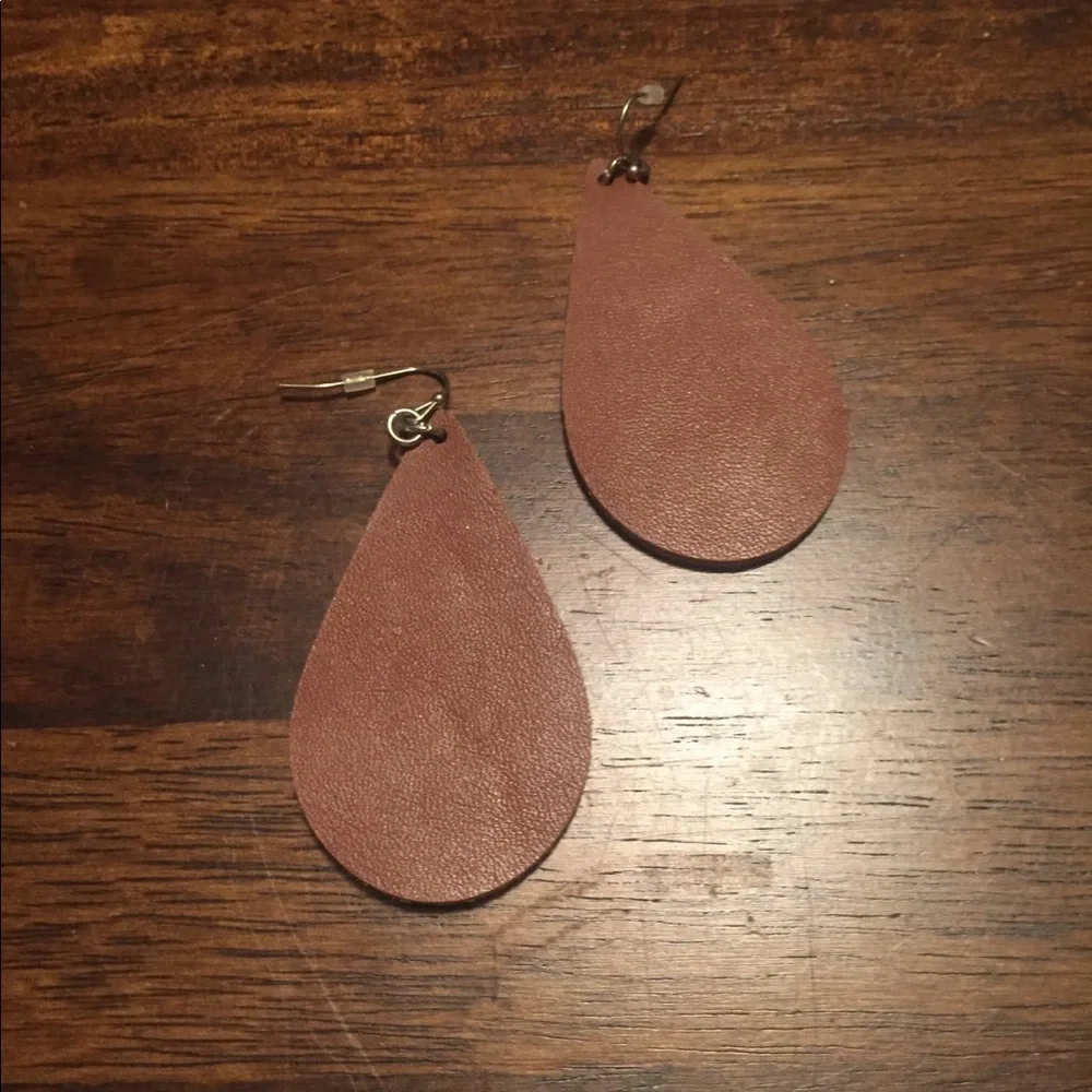 Thin Leather Earrings - Picture 4 of 4